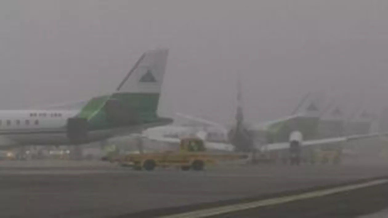 Două zboruri au întârzieri de două ore din cauza ceții pe Aeroportul Internaţional din Cluj-Napoca