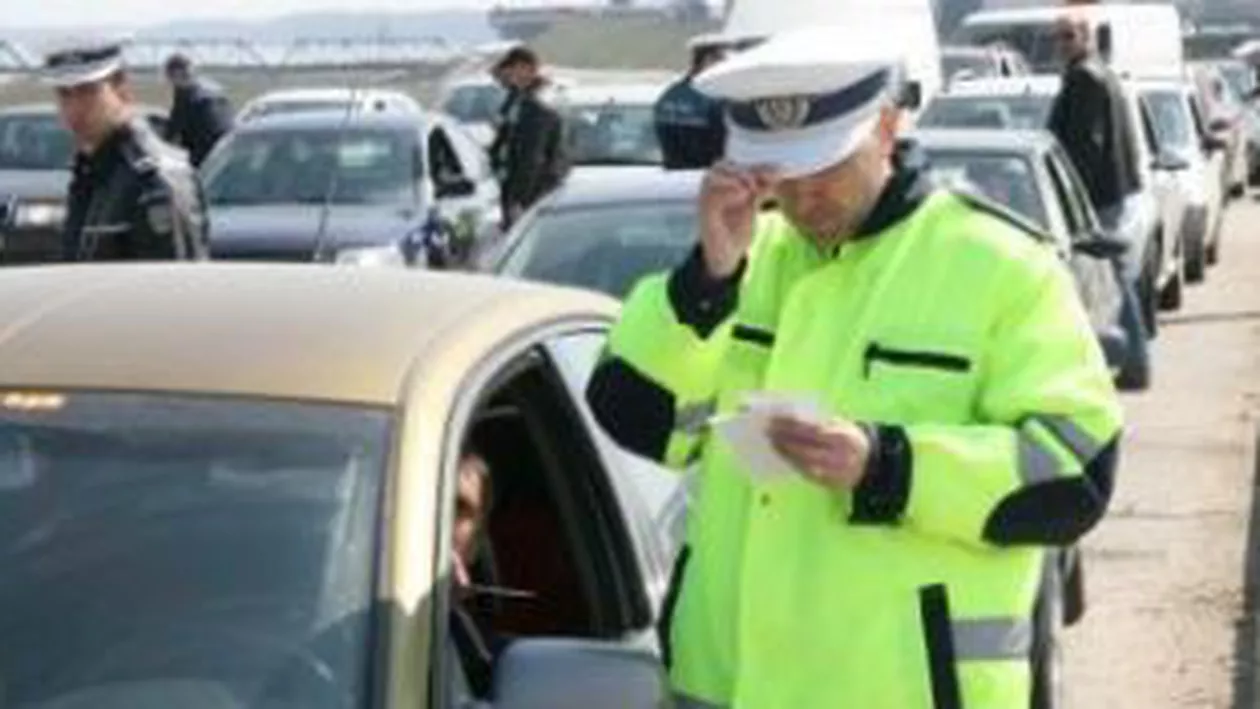 Accident în lanţ pe Autostrada Transilvania: Cinci mașini s-au tamponat din cauza poleiului