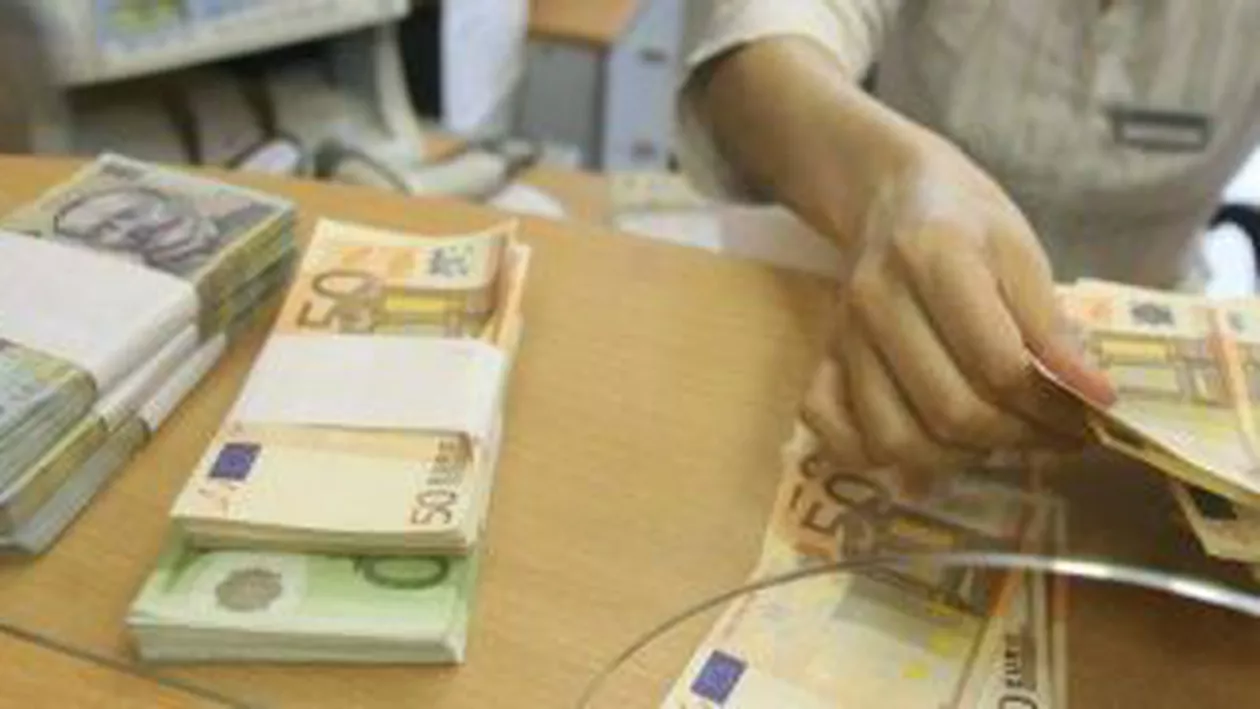 Românii se împrumută tot mai puțin: Agricultorii, rezervați în privința contractării de credite