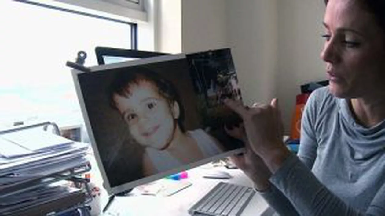 Orfelinatele din România, în presa britanică: „Copiii se loveau unii pe alţii, se legănau în faţă şi în spate şi prezentau semne de traumă”