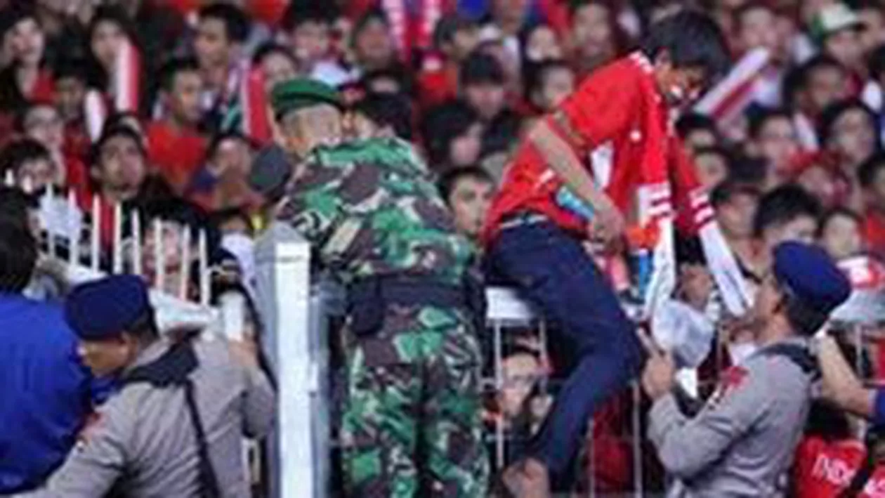 Jakarta: Doi suporteri au murit într-o busculadă la un meci de fotbal