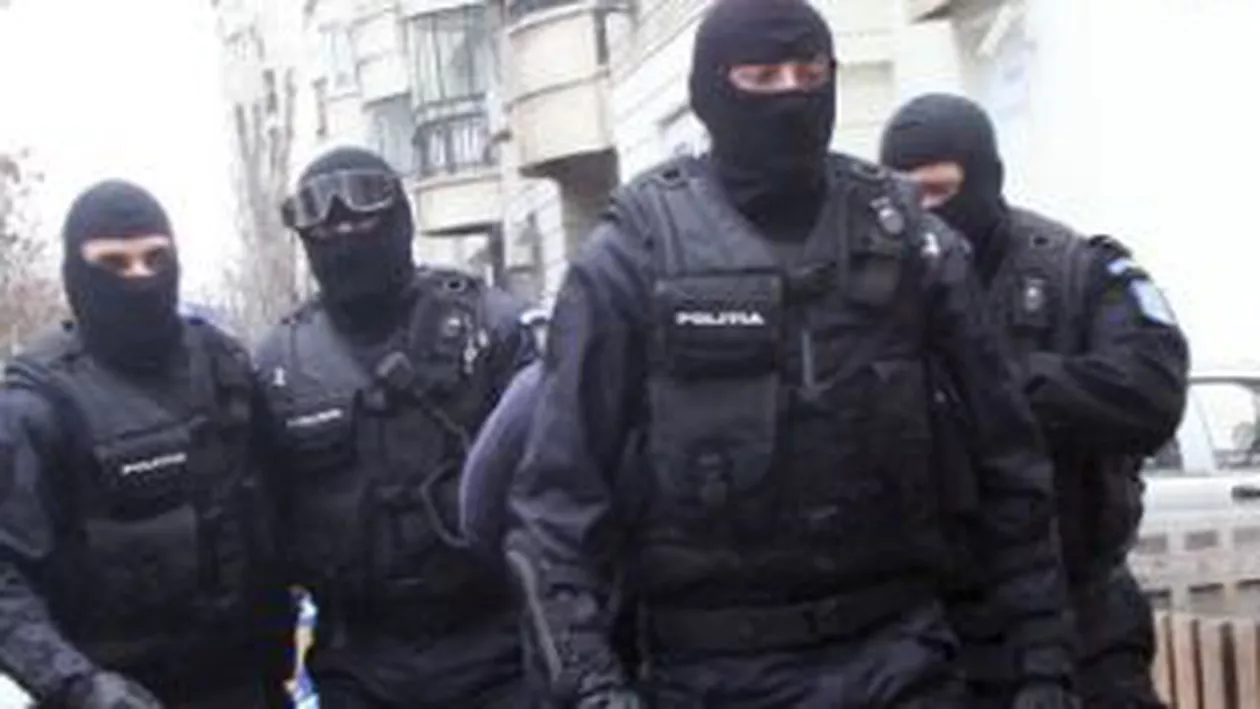 Percheziții în Argeș: 6 persoane au fost ridicate pentru practicarea cămătăriei