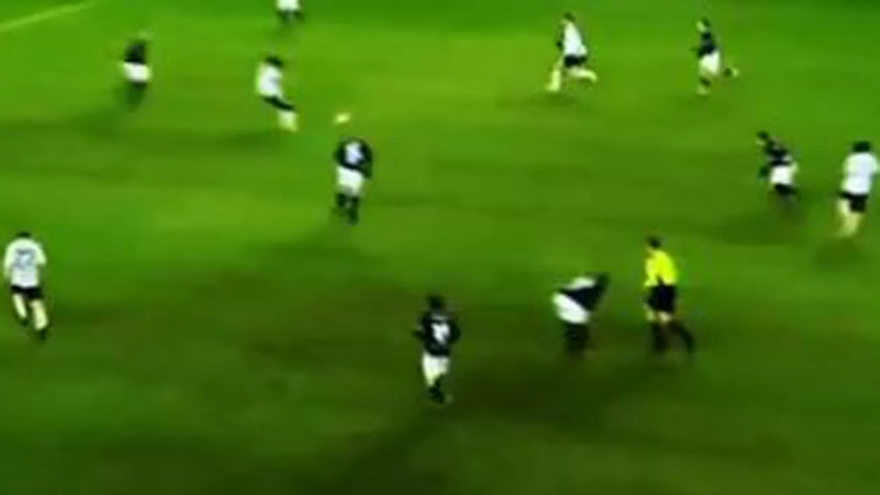 Gimnastică aerobică la un meci de fotbal din Norvegia: Doi coechipieri s-au făcut de râs pe teren