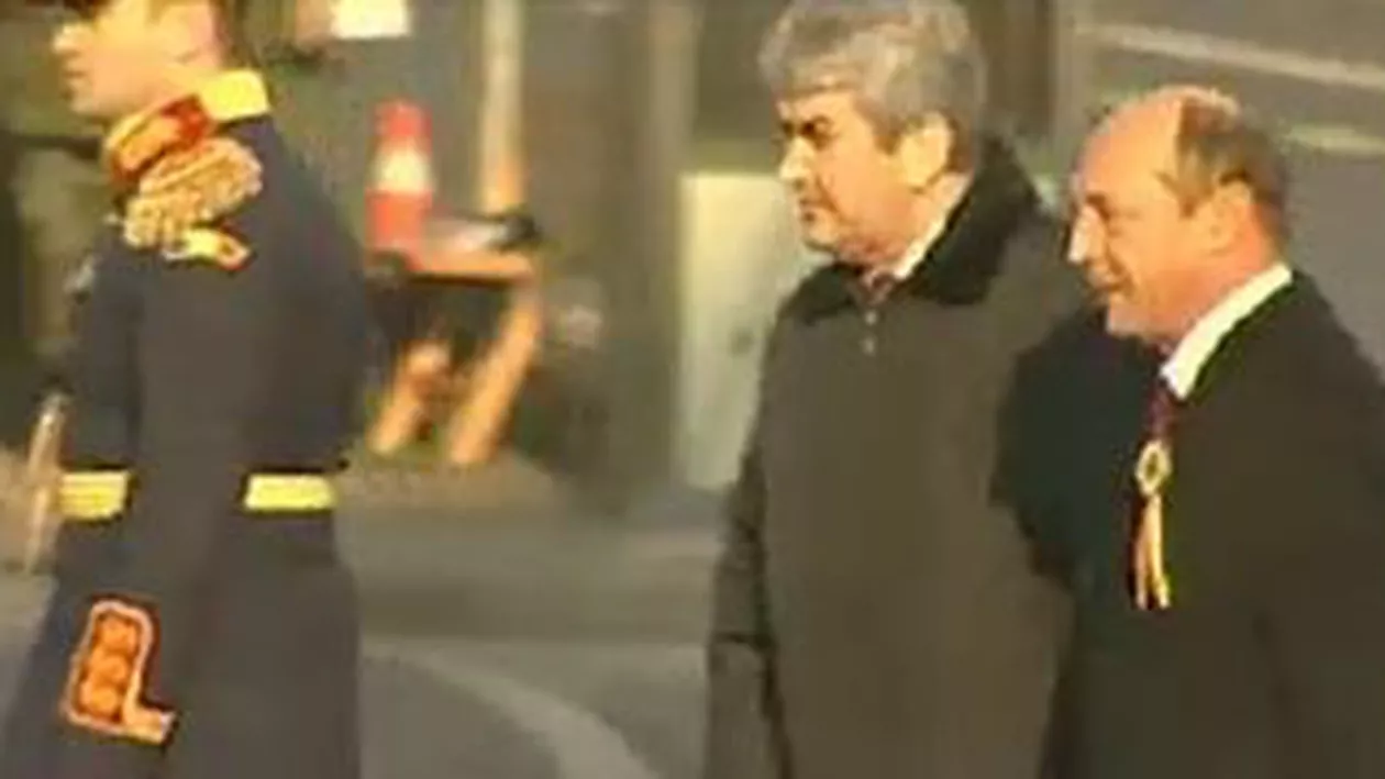 Președintele Traian Băsescu a fost de Ziua Națională printre bucureșteni: Vezi imagini de la parada militară