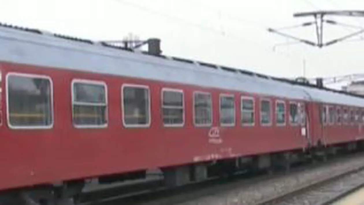 Bistrița: Trafic feroviar blocat pe ruta Salva - Vișeu după ce un tren încărcat cu lemne a deraiat