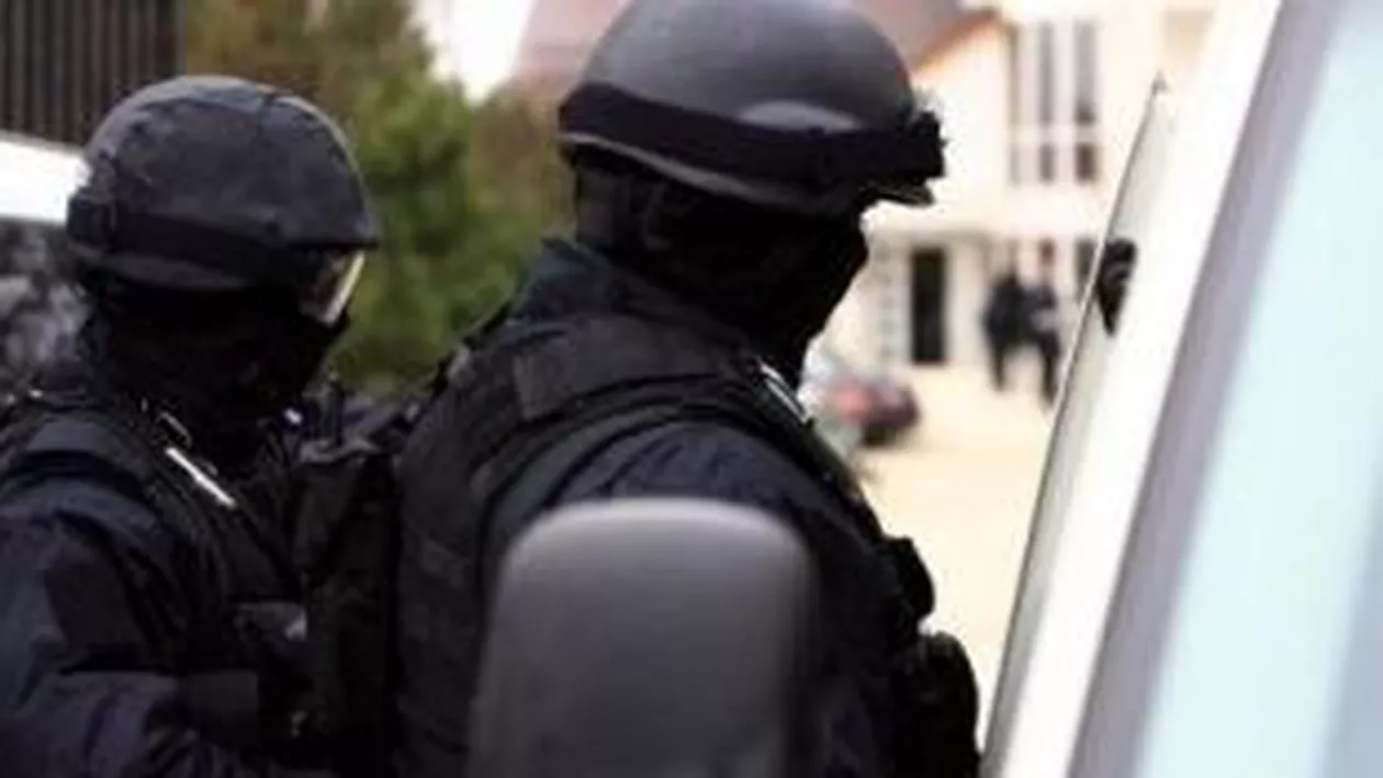 Brașov: Un tânăr de 26 de ani, prins în flagrant în timp ce ridica un colet cu ciuperci halucinogene