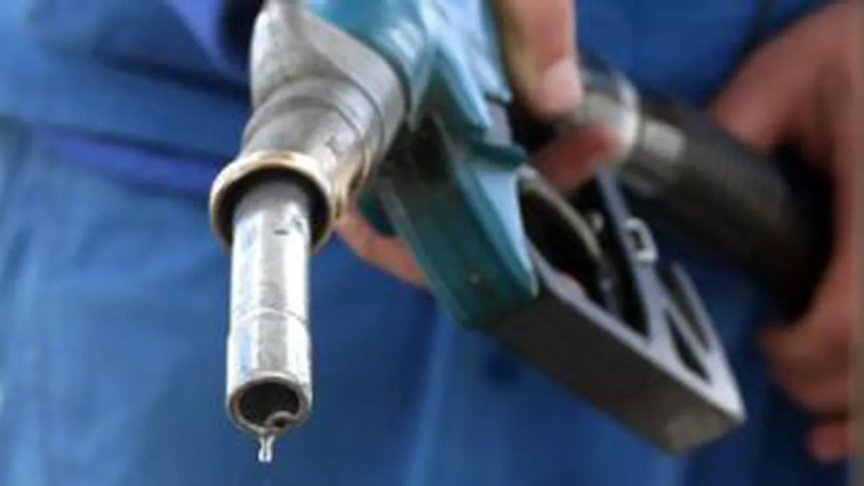 Motorina, mai scumpă din 2012: Ministerul de Finanțe vrea să majoreze acciza