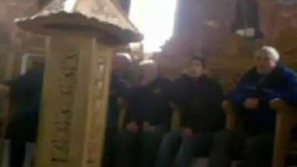 Bacău: Un bărbat de 58 de ani a murit în biserică după ce a făcut infarct în timpul slujbei