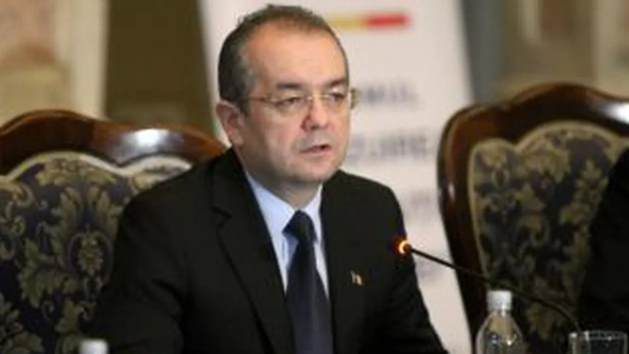 Salariul minim ar putea crește: Emil Boc ia în calcul eliminarea impozitelor pe câștiguri mici
