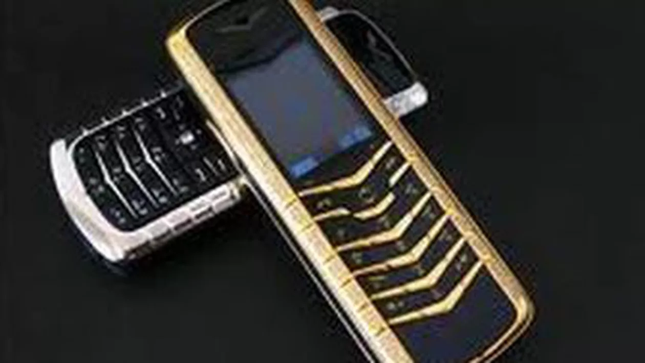 Nokia vinde marca de telefoane de lux Vertu pentru a se concentra pe smartphone-uri