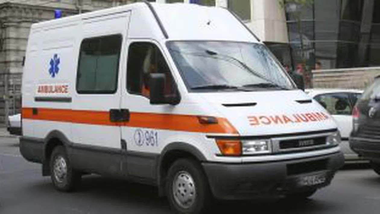 Ialomiţa: Șoferul unei ambulanțe, bătut cu bâta de rudele unei paciente pe care venise să o preia