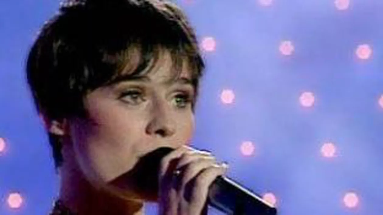 Cântăreața Mălina Olinescu a murit. S-a sinucis aruncându-se de la etajul șase