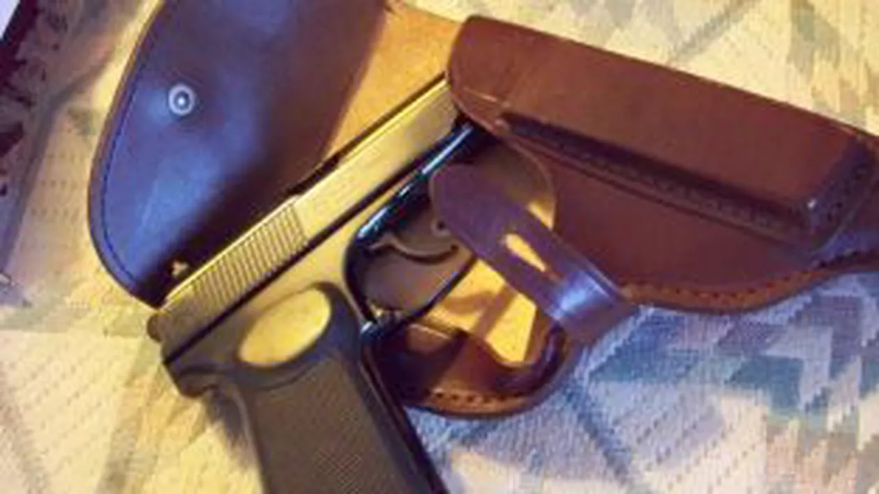 Brașov: Agent de pază găsit împușcat în cap în sediul firmei în care lucra