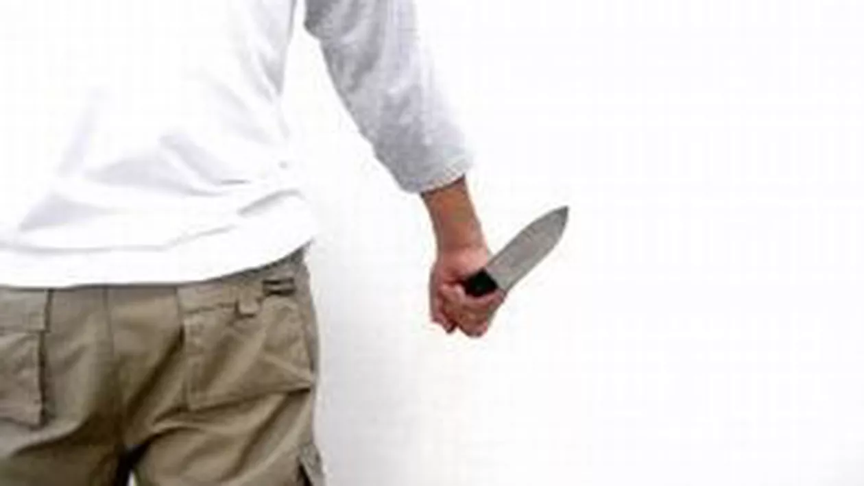 Două surori din Timiș au fost tăiate în plină stradă de un tânăr de 17 ani