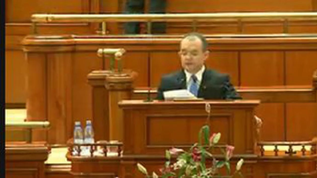 Guvernul și-a asumat răspunderea pentru comasarea alegerilor din 2012