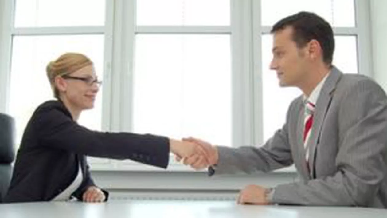 Românii mai scumpi pentru angajatori decât polonezii și bulgarii. VEZI cât plătește compania ta