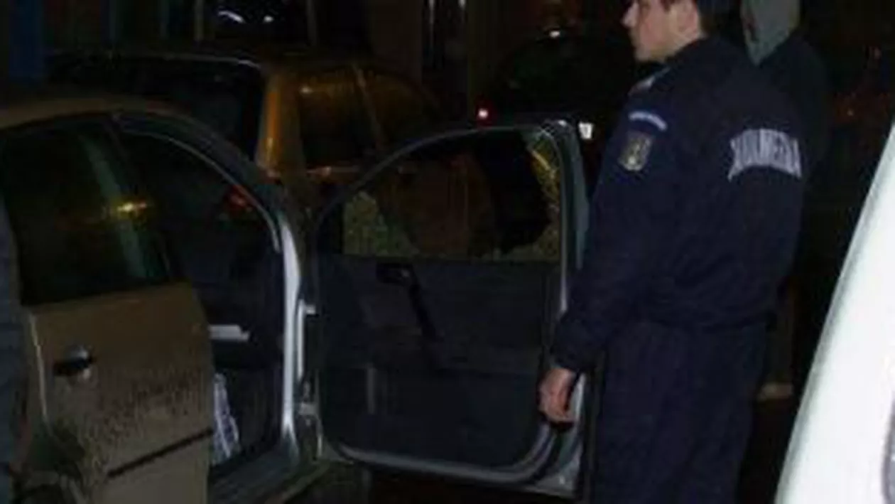 Autorul jafului armat de la Craiova a fost prins: Tânărul care a amenințat o vânzătoare cu un pistol are 17 ani