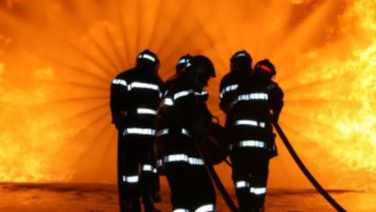 Sibiu: Trei copii au murit într-un incendiu izbucnit la o casă de chirpici