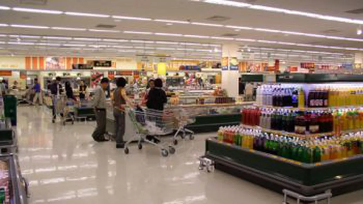 Românii au umplut hypermarketurile chiar și în ziua de Crăciun (VIDEO)