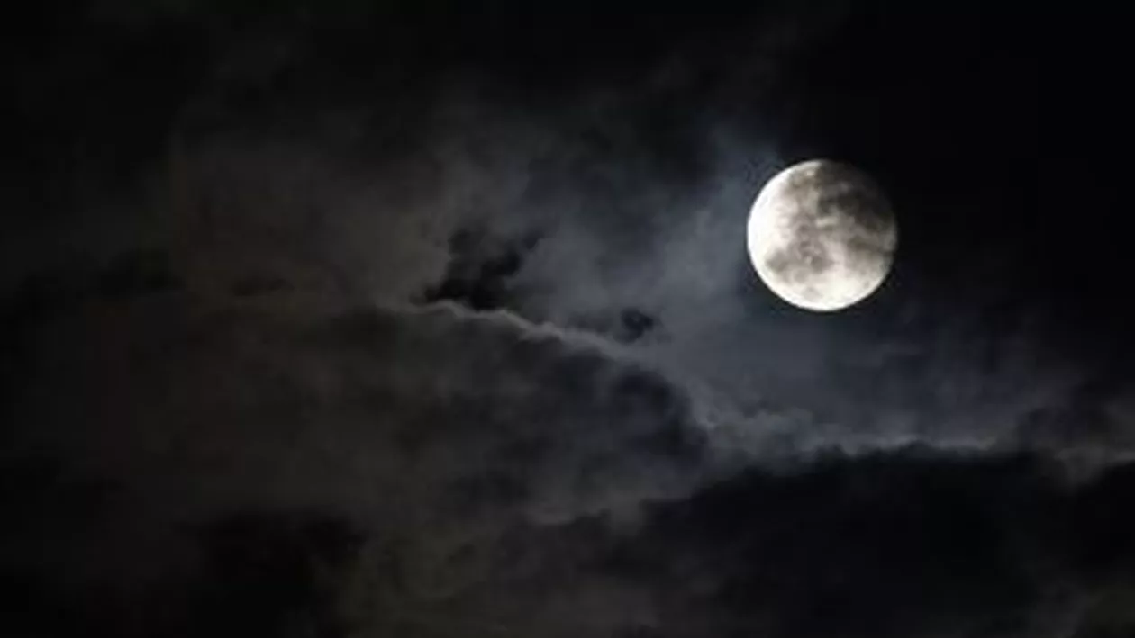 Două sonde ale NASA s-au plasat cu succes pe orbita lunară