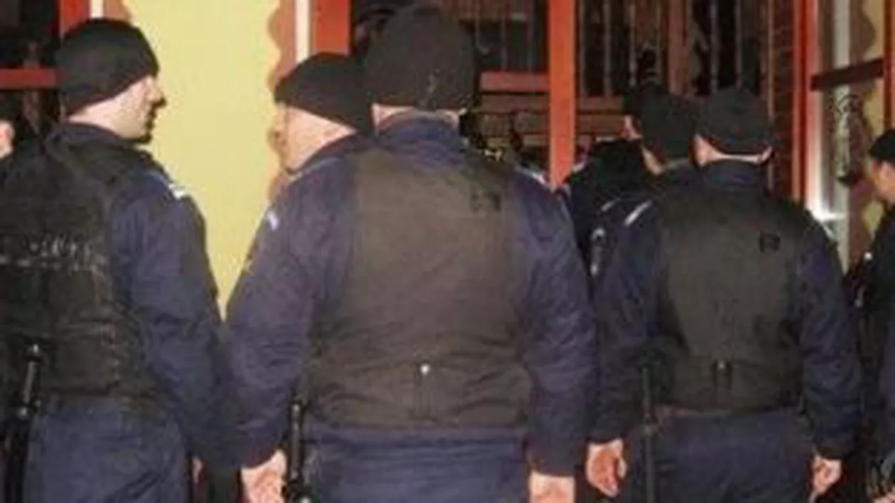 Percheziții în Târgu Jiu: Sunt vizați interlopi suspectați de consum de droguri și proxenetism