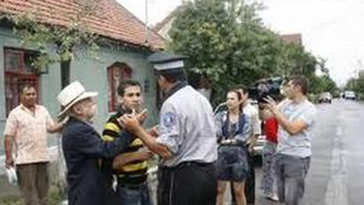 Prima cursă cu rromi repatriați din Franța a aterizat pe aeroportul din Timișoara