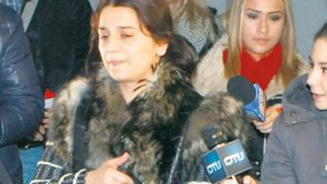 Rudele vrăjitoarelor Melissa și Vanessa au primit mandate de arestare preventivă: Acestea sunt acuzate de înșelătorie