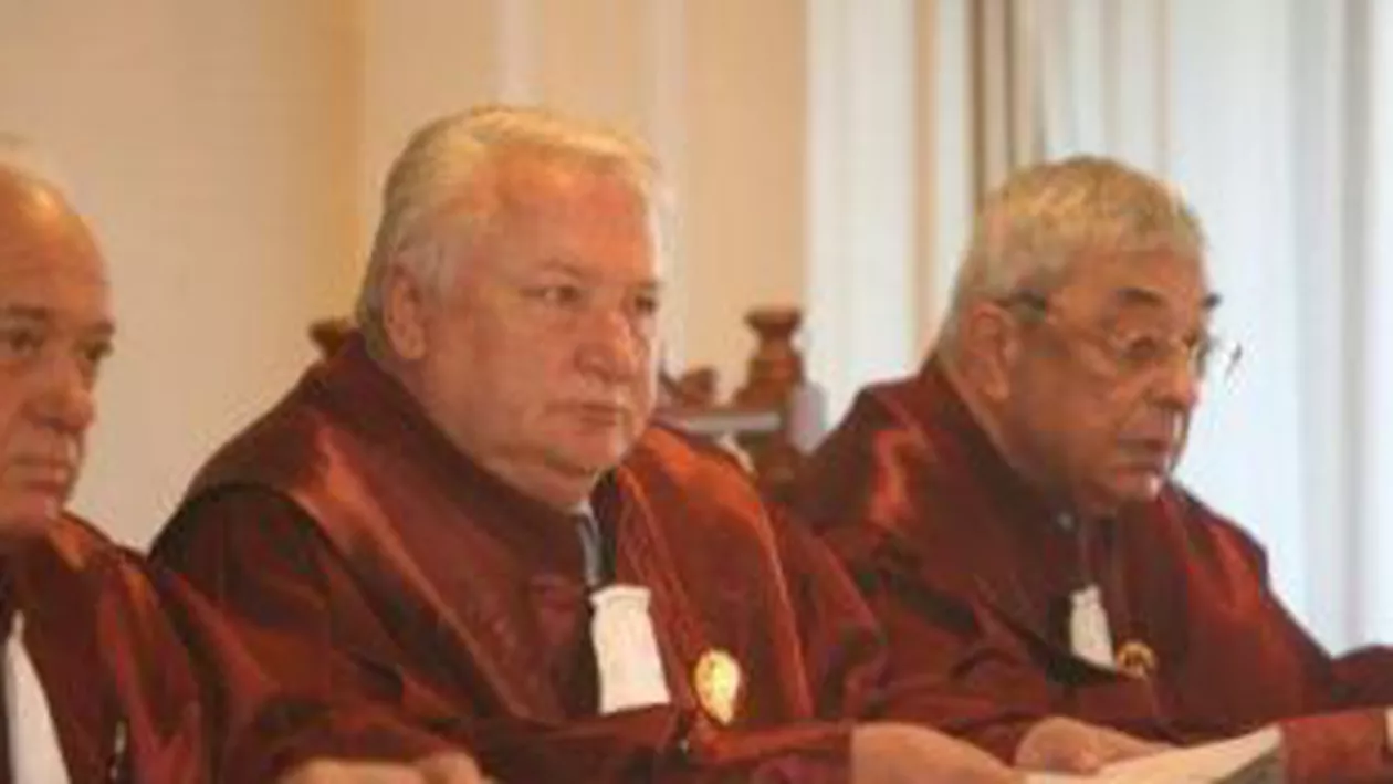 CCR analizează contestația Opoziției asupra Legii privind comasarea alegerilor din 2012