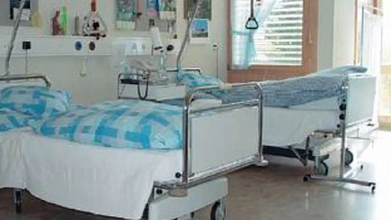 Bârlad: O fetiță de doi ani, în stare gravă la spital după ce a căzut într-un lighean cu apă opărită