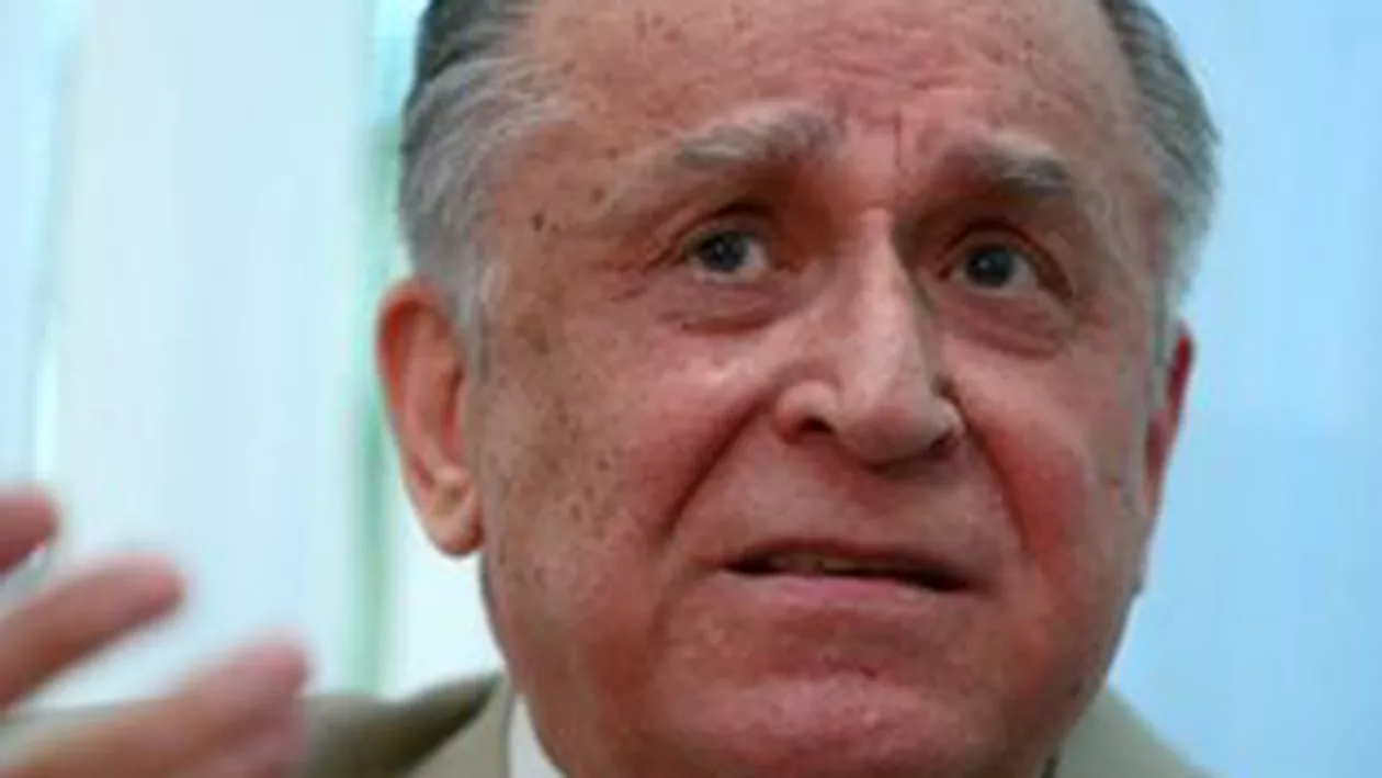 Ion Iliescu va fi operat luni pentru un polip la colon