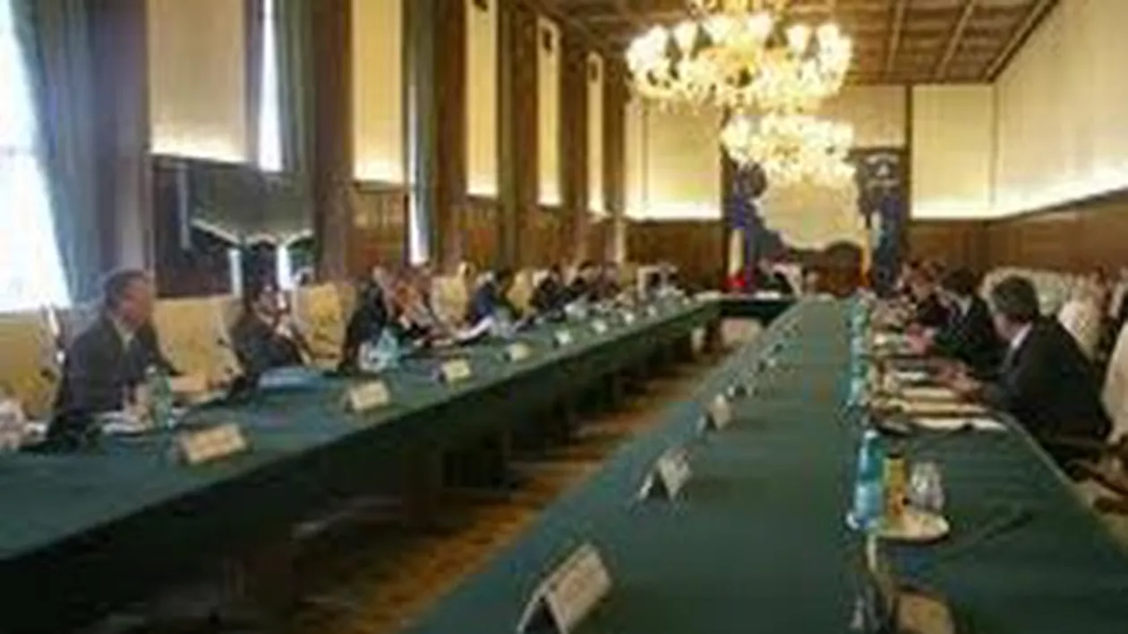 Ședință la Guvern pentru Legea Sănătății și măsuri în cazul protestelor din Capitală. Boc: Violențele afectează imaginea externă a ţării