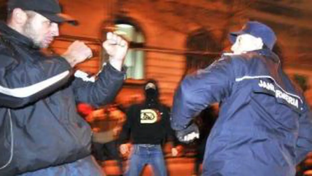 Ultraşii anunţă noi proteste. Oprescu: Nu pot să nu dau autorizaţie de miting dacă se cere