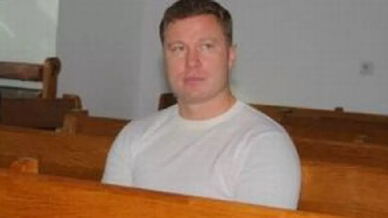 Interlopul Puiu Mironescu, implicat în asasinatul din 2010 dintr-o cafenea din Piatra Neamț, judecat pentru şantaj