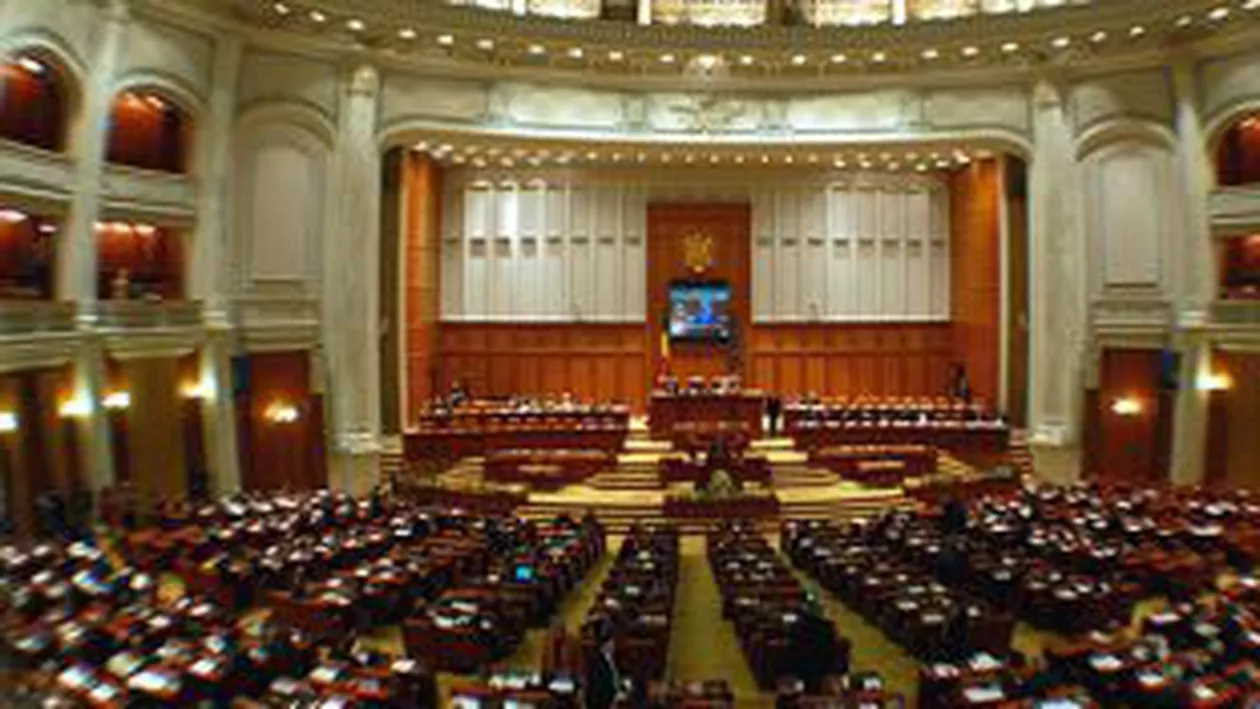 Sesiune extraordinară în Parlament: USL vrea grevă parlamentară. Geoană îl invită pe Băsescu în Parlament de Ziua Unirii