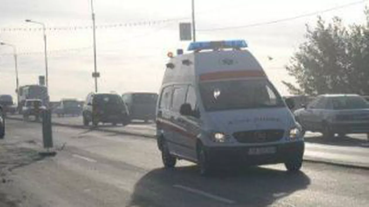 Blocată în nămeți: O fetiță de 13 ani din județul Călărași a născut în ambulanță