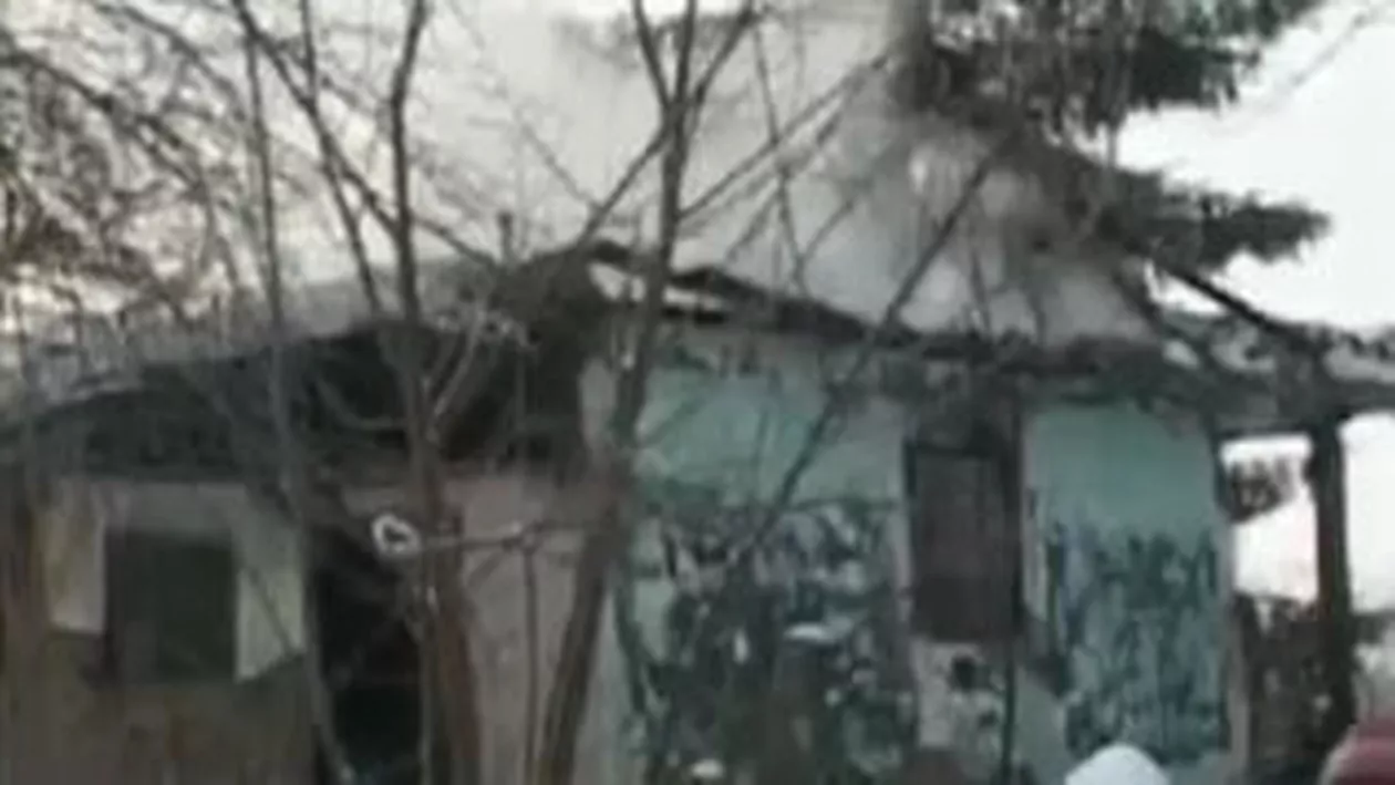 Un bătrân de 80 de ani a murit într-un incendiu după ce a aprins focul într-un cazan de metal în locuință