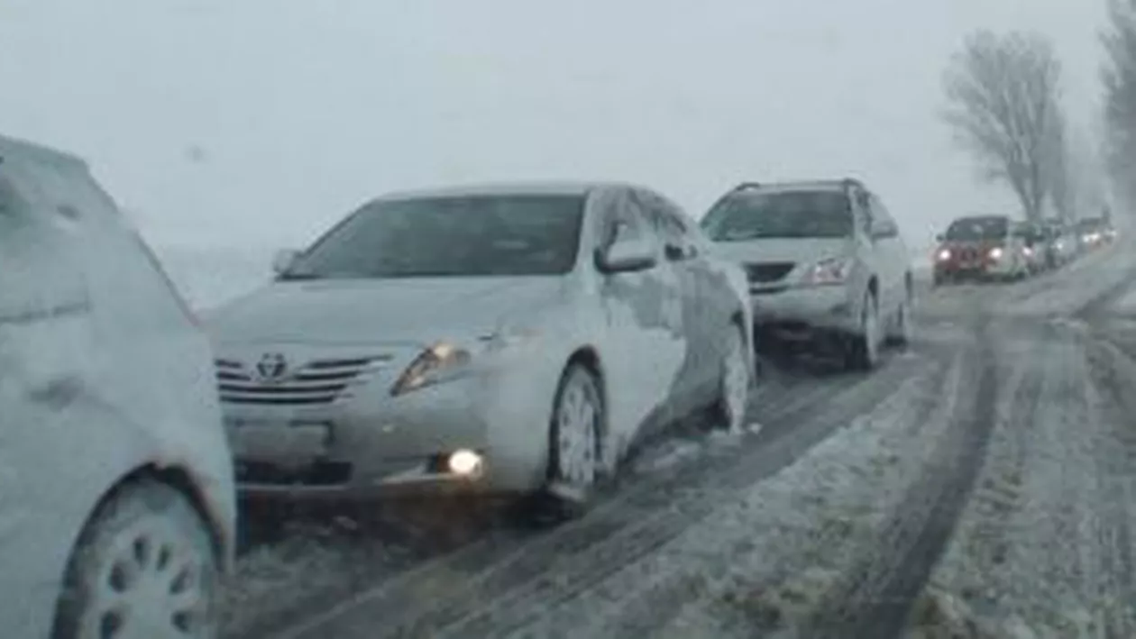 Traficul pe toate drumurile naţionale din Buzău a fost redeschis, în timp ce opt drumuri judeţene sunt încă închise