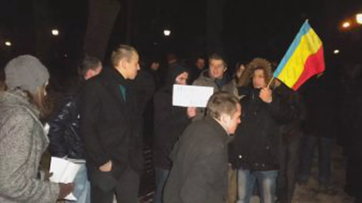 Suceava: Zeci de persoane continuă protestele. Susţinători ai puterii vor să facă luni un miting