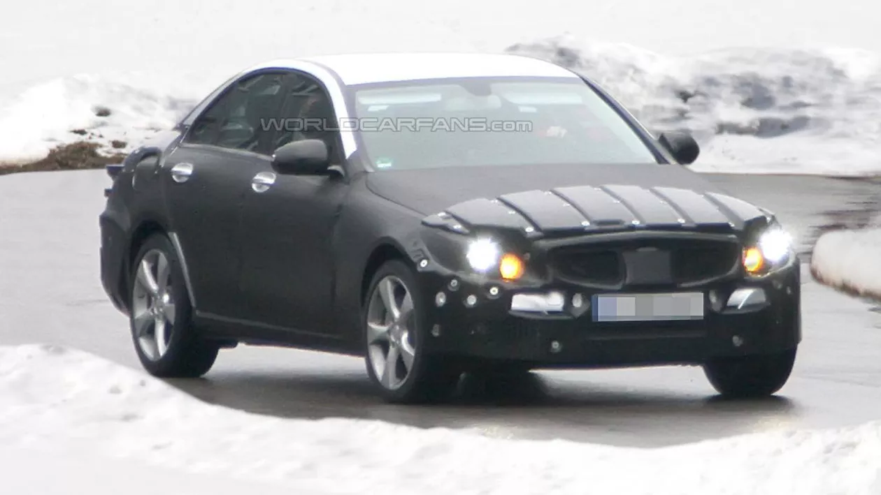 Mercedes C-Class 2014, surprins la teste în primele imagini spion (FOTO)