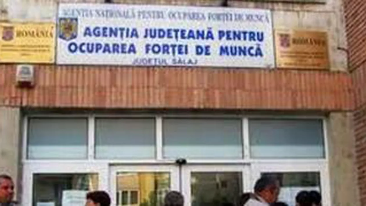 Instituţiile care derulează programe finanţate din fonduri UE ar putea face angajări începând cu această vară