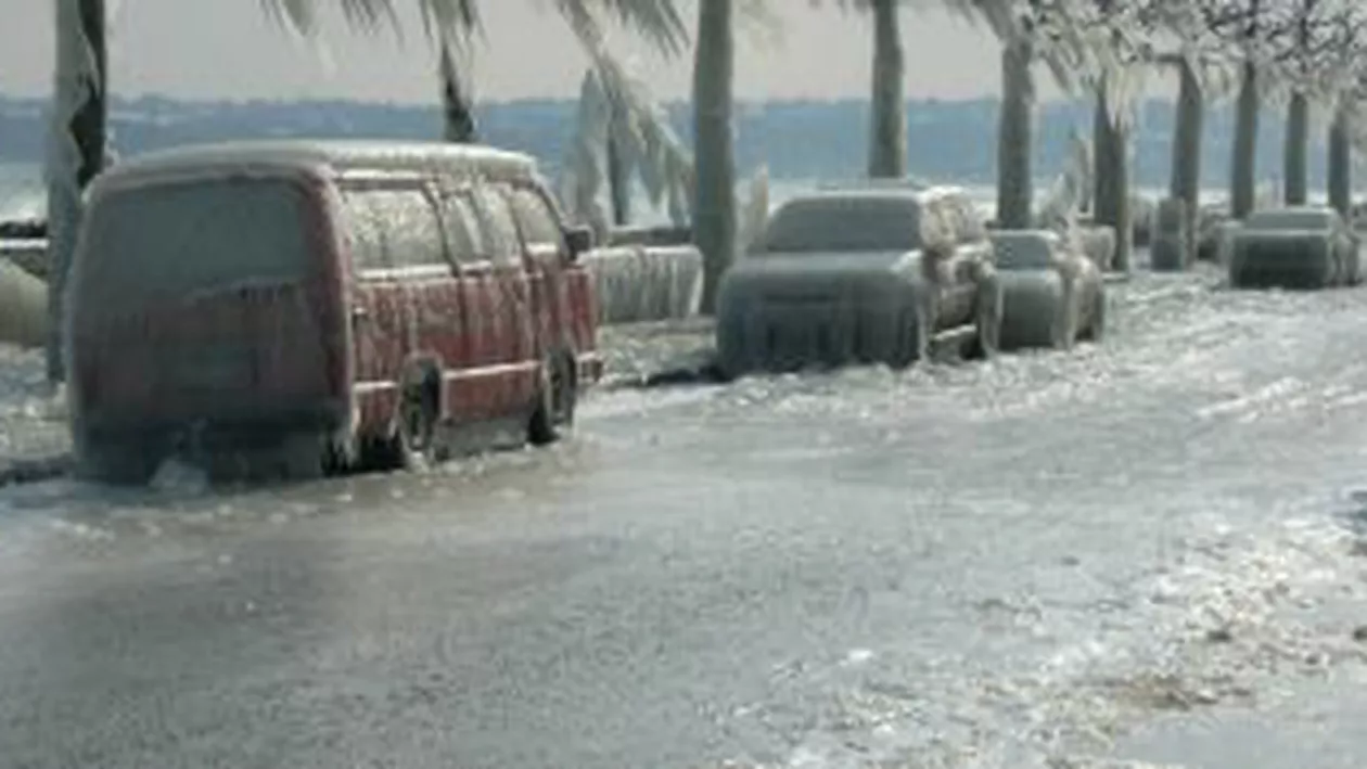 Ploaie îngheţată în sud-estul țării: Fenomenul ar putea afecta cursele aeriene și cablurile electrice