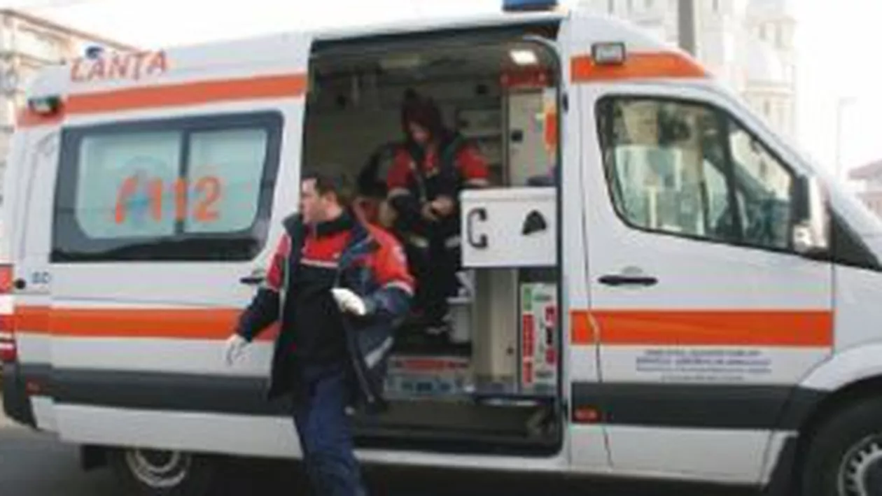 Incendiu într-un bloc de garsoniere din Cluj: Trei persoane au ajuns la spital cu arsuri și intoxicații cu fum