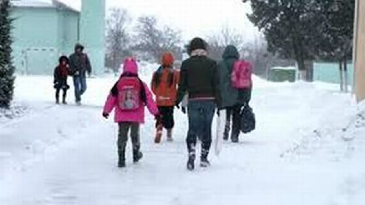 Peste 3.500 de unități de învățământ din șapte județe din țară vor fi închise luni și marți