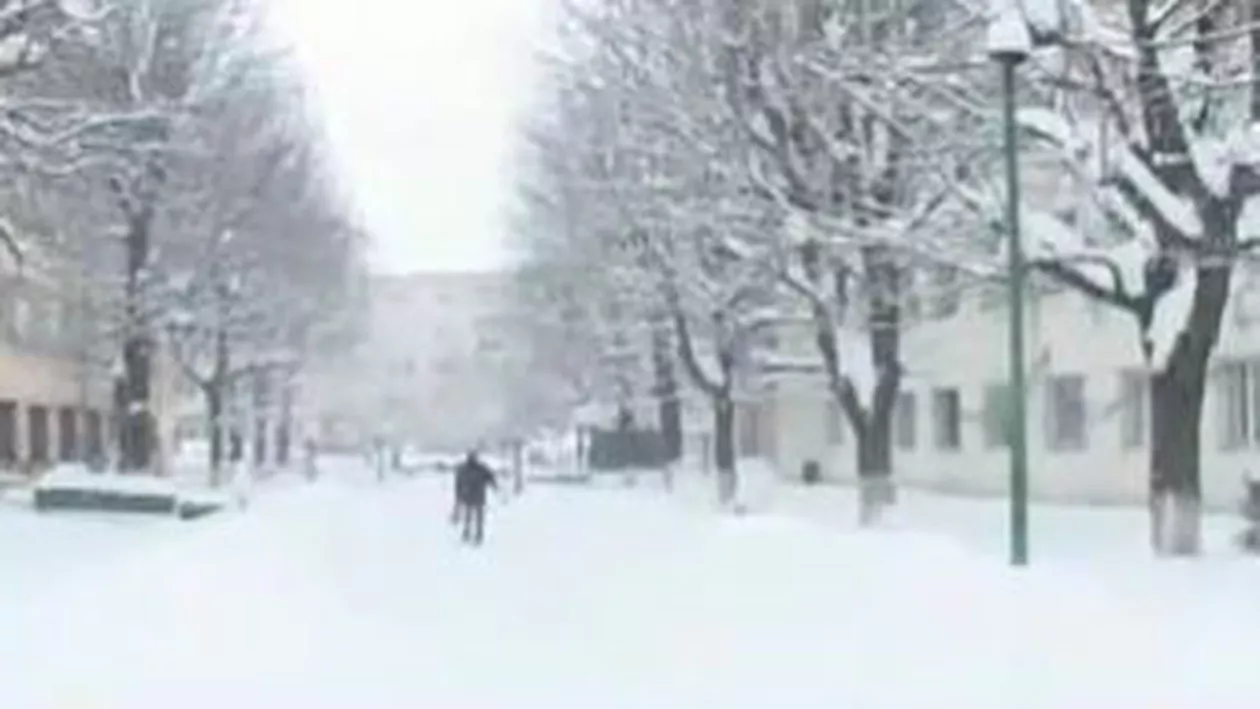 Elevii stau din nou acasă: Aproape 4.000 de școli din mai multe județe au fost închise din cauza ninsorilor