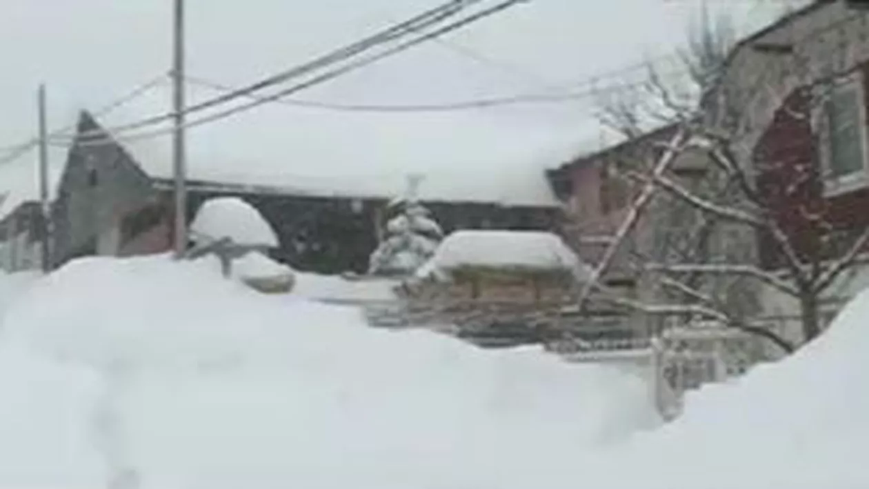 Stare de alertă în trei localități din județul Buzău, izolate de nămeți: 21 de drumuri județene sunt închise