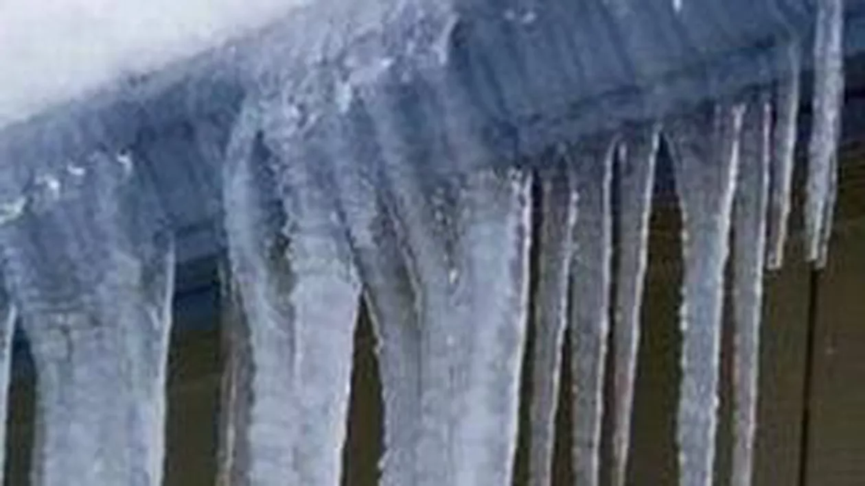 Acoperişul Spitalului Judeţean din Focşani s-a prăbuşit parțial sub greutatea zăpezii