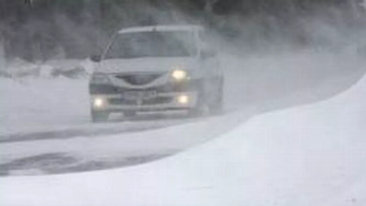 ANM: Avertizări de ceață și vânt puternic pentru mai multe județe din țară, la primele ore ale dimineții