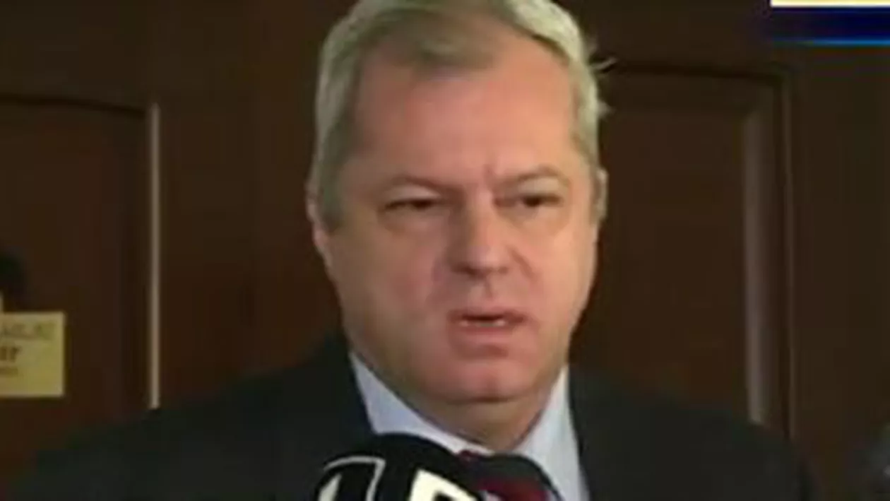 Sancţiuni pentru imaginile cu Emil Boc gol: Antena 1, fără emisie 10 minute. OTV, 200.000 lei amendă. Preşedintele CNA: E probabil cel mai grav caz