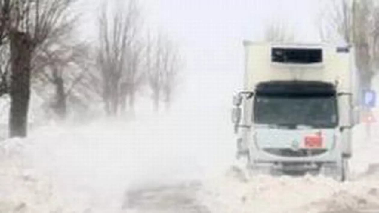 Două drumuri naționale blocate și alte 10 cu restricții. Vezi cum se circulă în țară