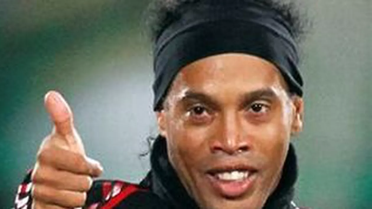 Ronaldinho, umilit de un copil: Fotbalistul a fost scuipat în timp ce executa un corner (VIDEO)